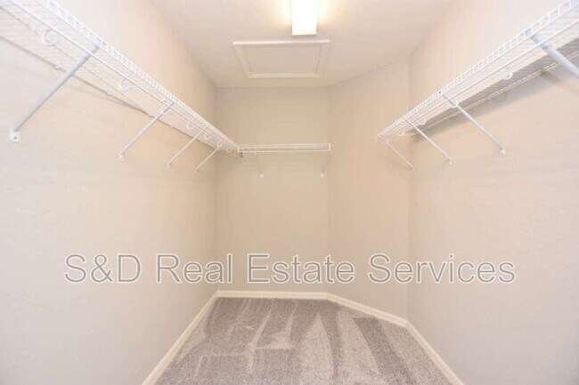 Building Photo - 372 Cascara Ln