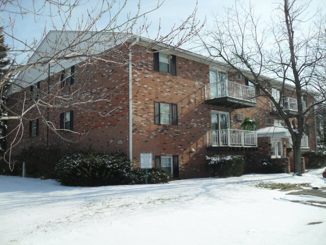 Building Photo - 115 Fox Hill Ln