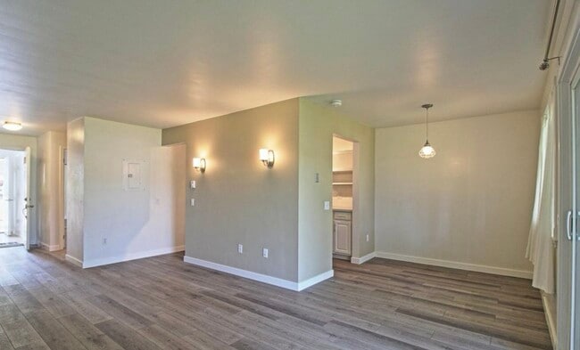 Building Photo - 12230 SE 60th St