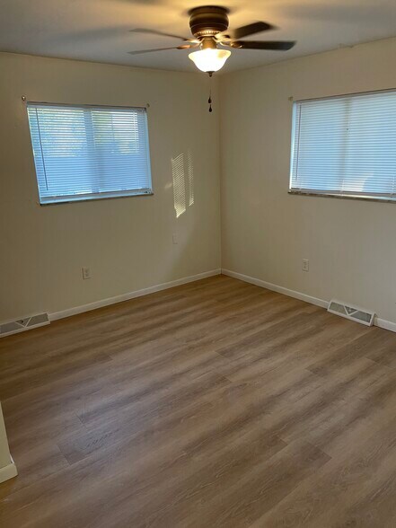 Bed Room - 330 Diane St