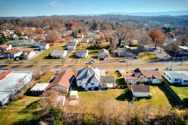 Building Photo - 1624 Edgemont Ave