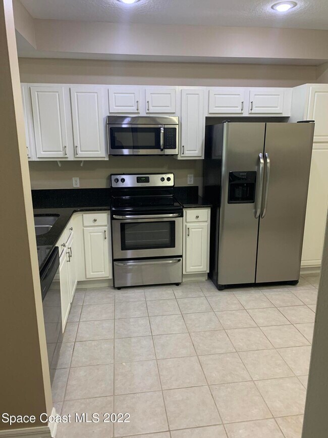 Building Photo - 700 Trotter Ln
