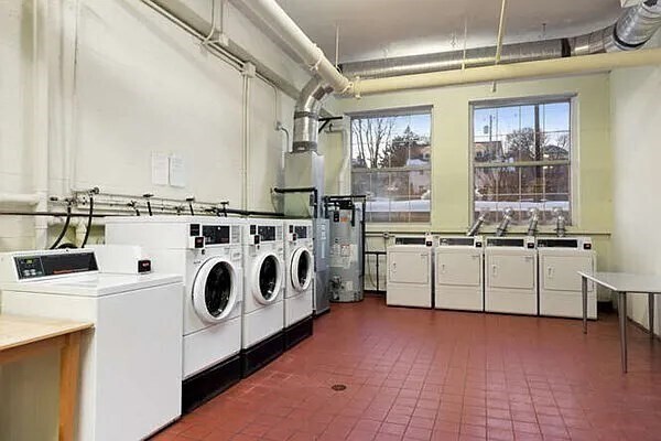 Building Photo - 48 Forest St