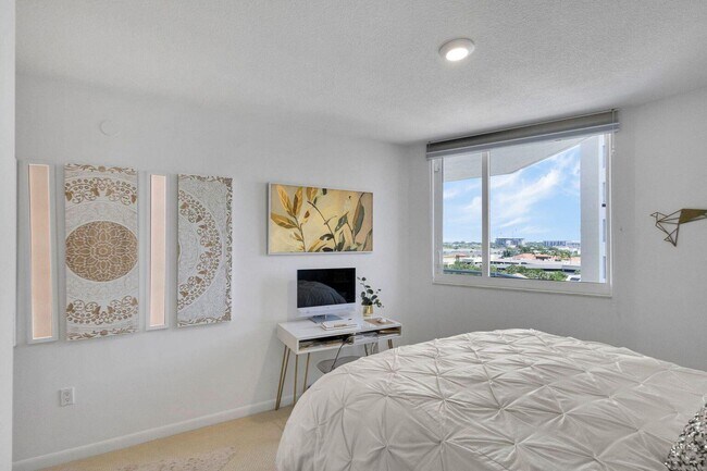 Building Photo - 1551 N Flagler Dr