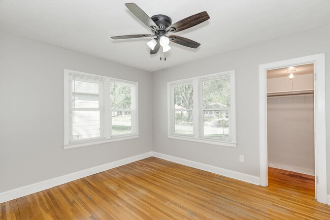 Building Photo - Gorgeous Crown Heights Home with Basement!