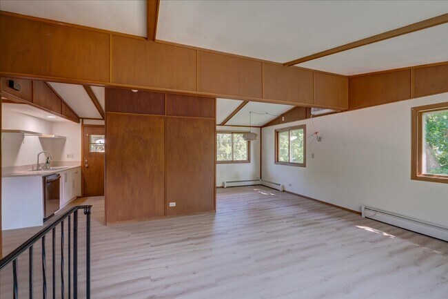 Building Photo - 6404 Maywood Ave