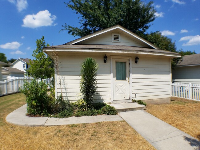 Building Photo - Plum Creek 4 bed Newly Painted