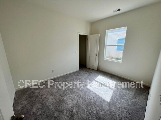 Building Photo - 475 Pender Woods Dr