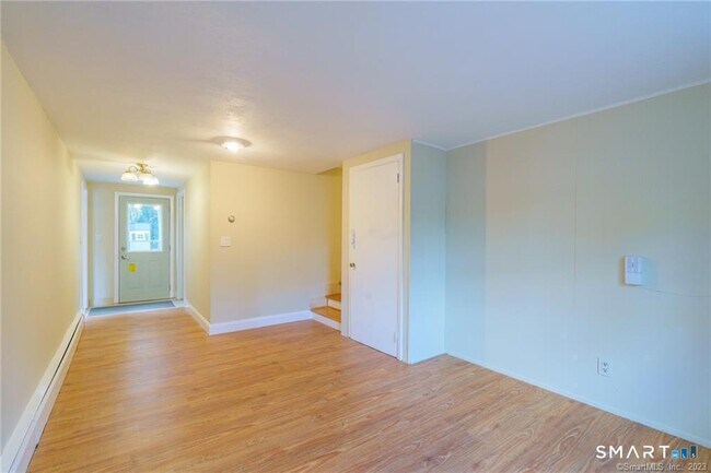 Building Photo - 33 Sky View Dr