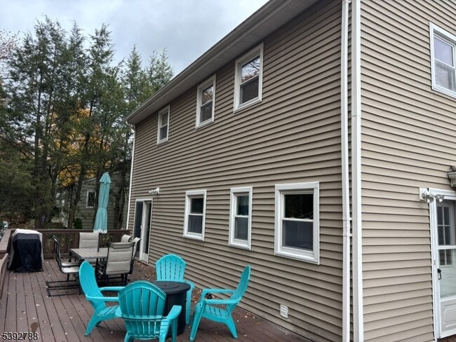 Building Photo - 42 Willow Way