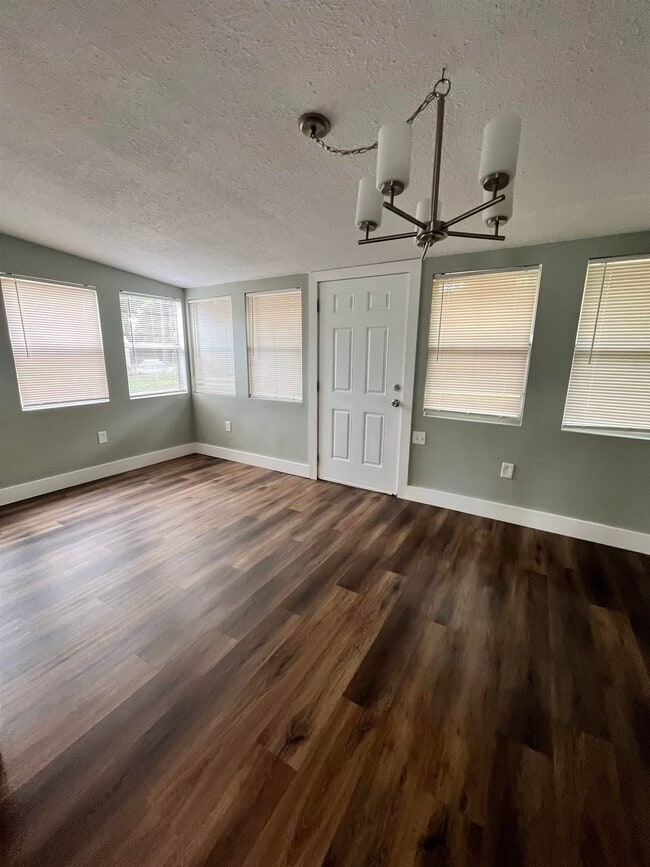 Building Photo - 289 Las Olas Rd