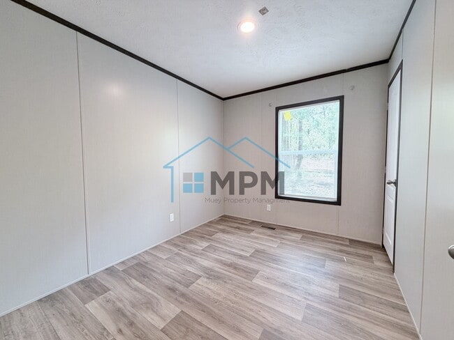 Building Photo - 136 Hillside Cir