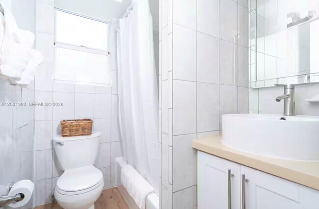 Building Photo - 227 1st St