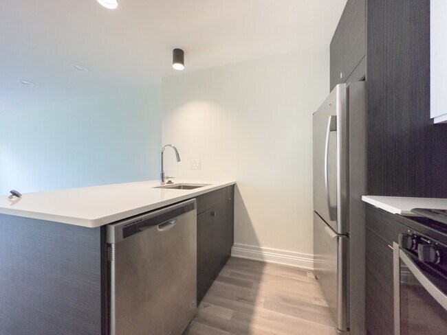 Building Photo - 949 W Grace St