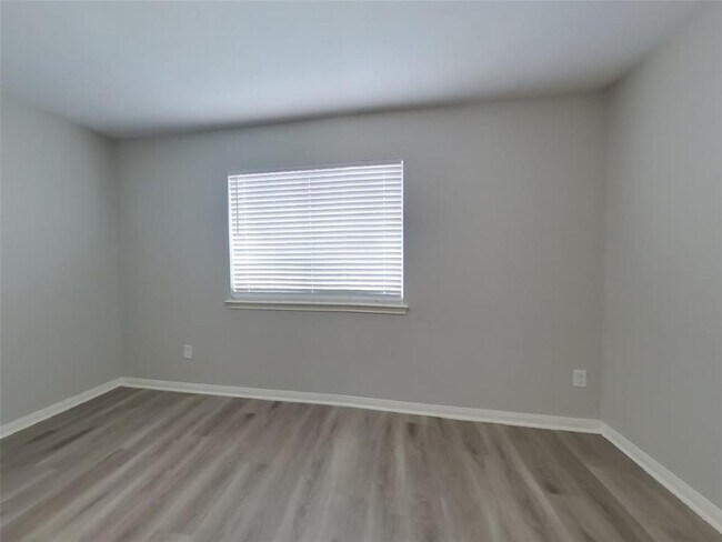 Building Photo - 21439 Jamals Way