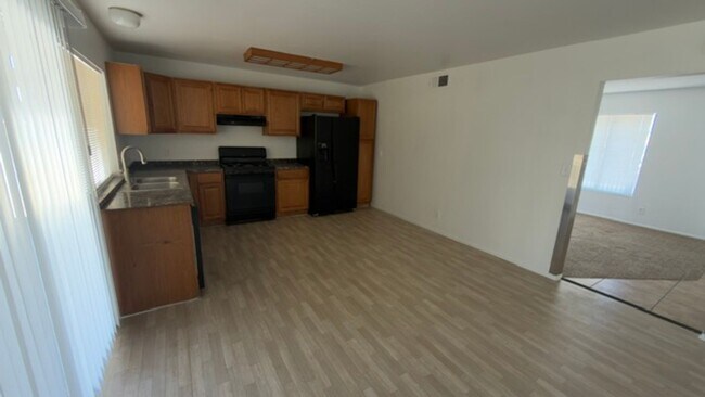 Building Photo - 4295 Sunnyview Ct