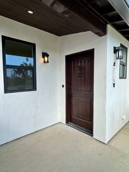 Building Photo - 1101 W 2nd St