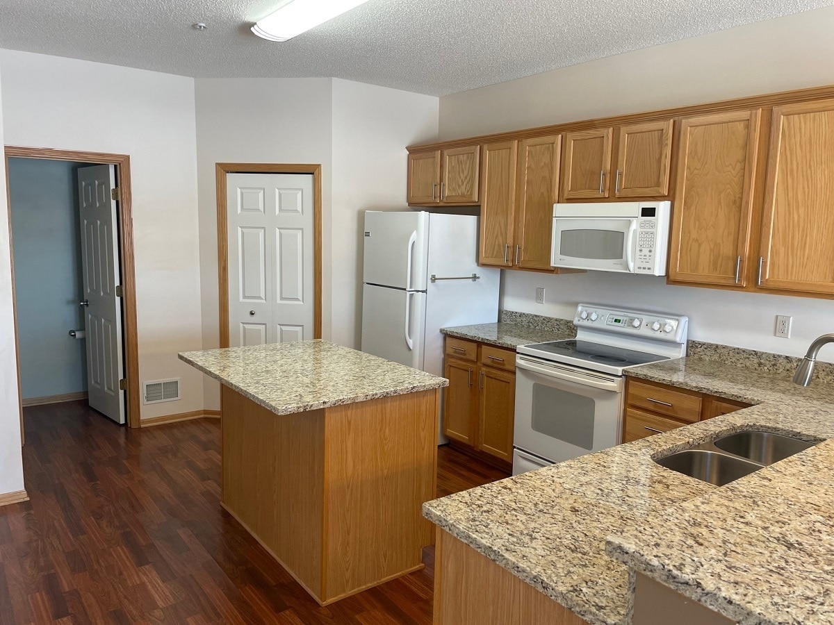 Building Photo - 13925 52nd Ave N