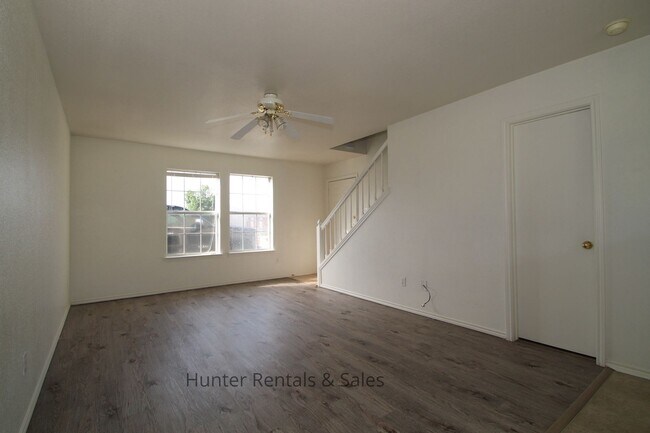 Building Photo - 1710 Spring Rose Cir