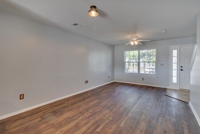 Building Photo - 66 Ashleigh Lane