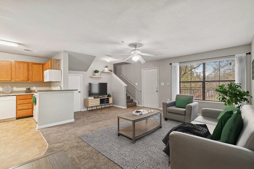 the-social-2700-apartment-homes-for-rent-tallahassee-fl-32304-renegade-townhouse-living-room - The Social 2700
