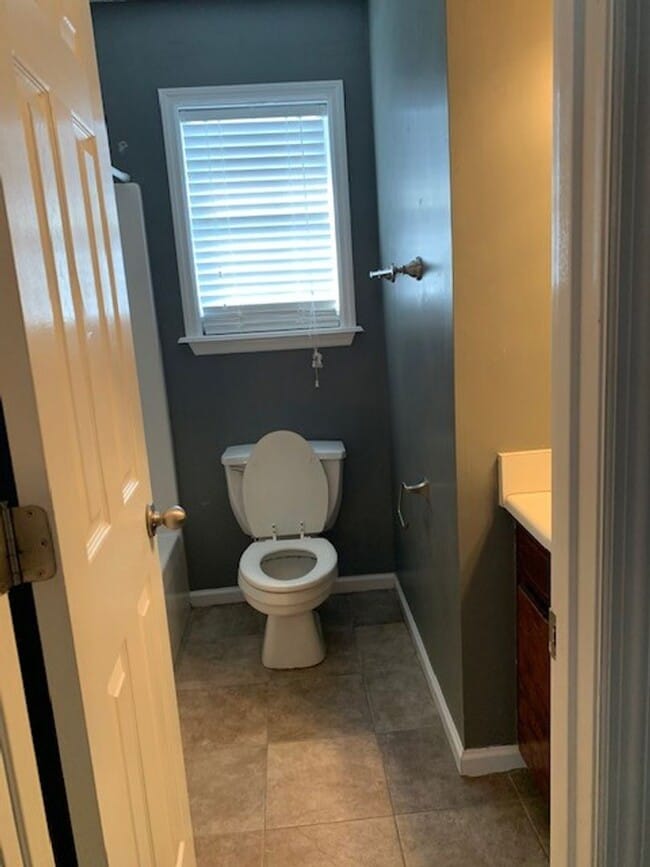 Building Photo - 3BD/2B in Remerton