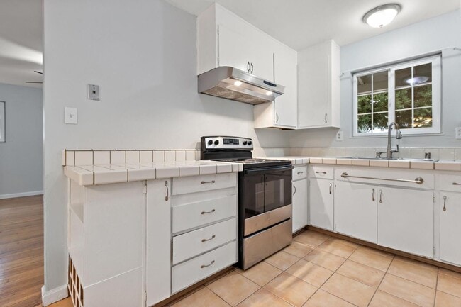 Building Photo - Move In NOW! Beautiful Davis Home Near UC Davis | Bright Open Layout + Private Backyard