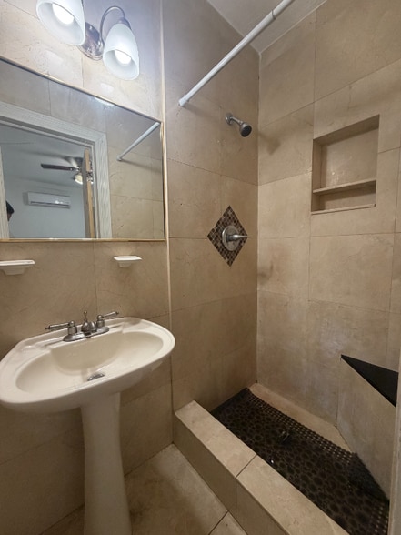 Building Photo - 6XXX Dawson St