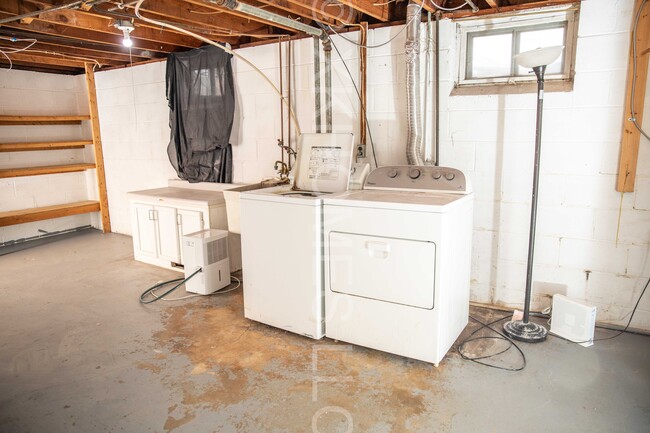 Basement Bathroom - 224 Poplar St E