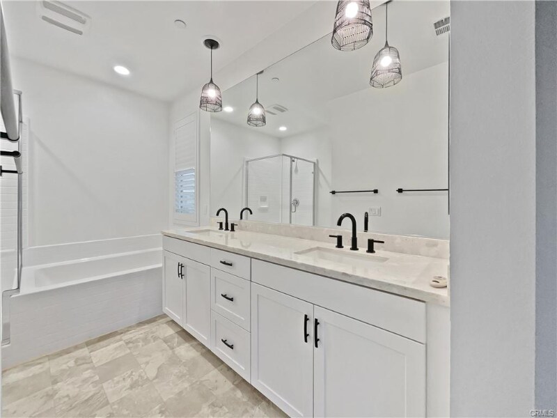 Building Photo - 38352 Windingwalk Dr