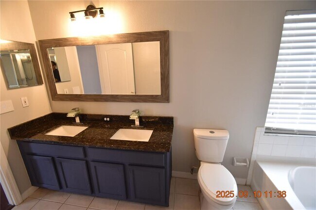 Building Photo - 12913 Lake Vista Dr