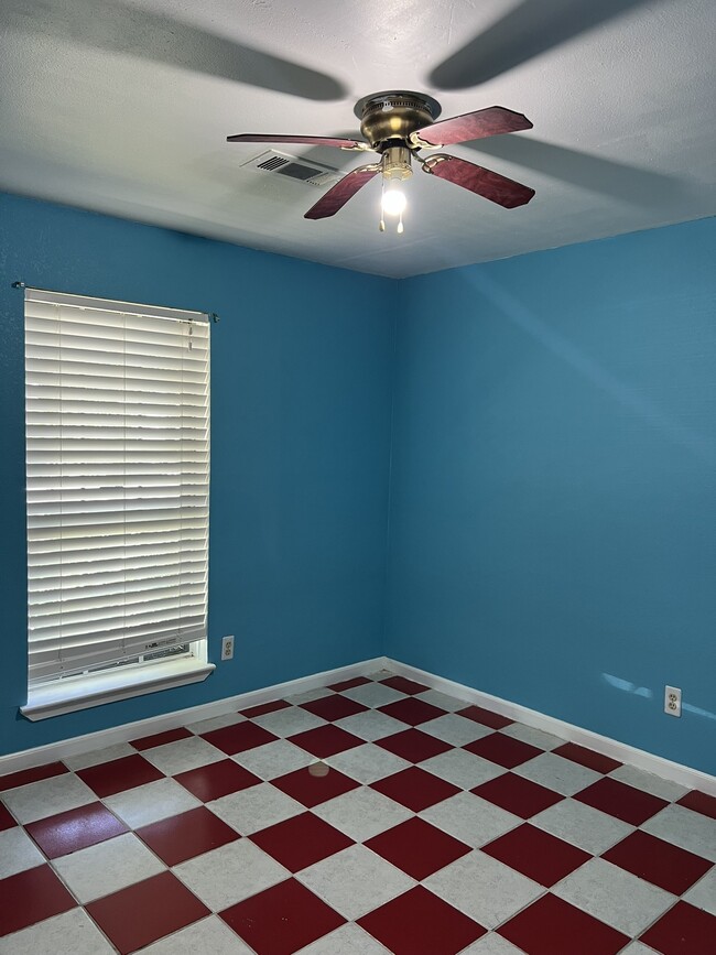 Building Photo - 9314 Valley Stream