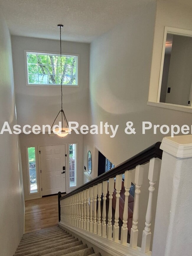 Building Photo - Outstanding 4bed+Office Bethany Area 2 Level Home Updated Throughout Available 6/22 or Sooner