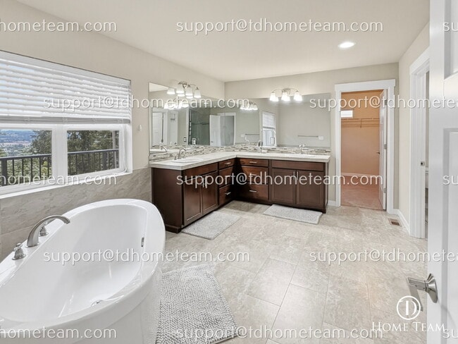 Building Photo - "Spacious 4-Bedroom Auburn Retreat with Scenic Views, Gleaming Hardwood Floors, and 3.5 Baths!"
