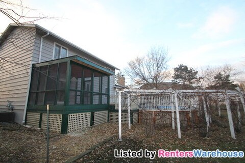 Building Photo - 4204 Victoria St N