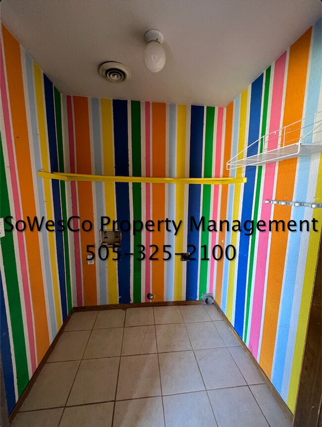 Building Photo - 3 Bedroom Home, Near Target with Garage (Small Dogs Allowed)