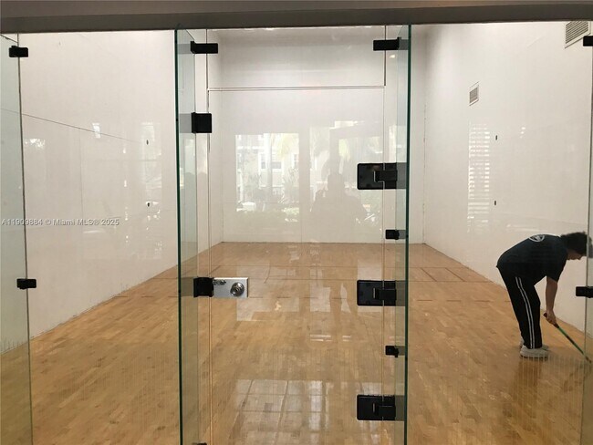 Building Photo - 220 SW 116th Ave