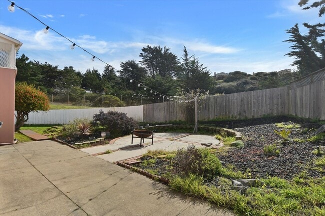 Building Photo - Spacious & Stylish Home in Pacifica’s Desirable Fairmont Neighborhood