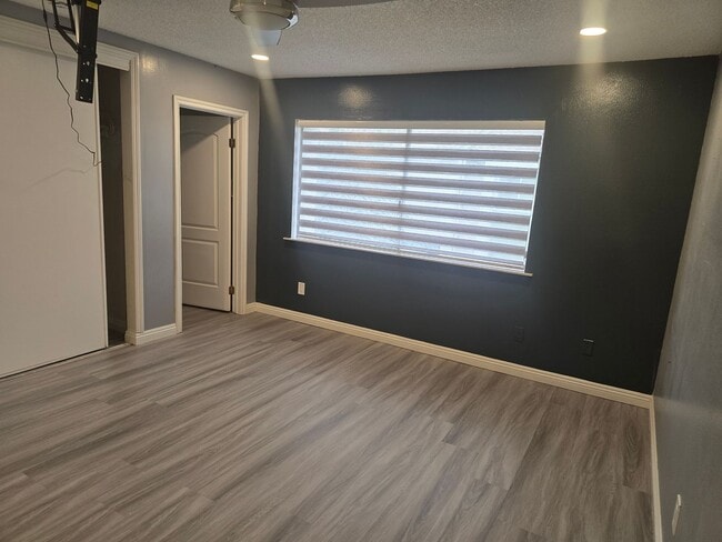 Building Photo - Beautiful Townhome for Rent