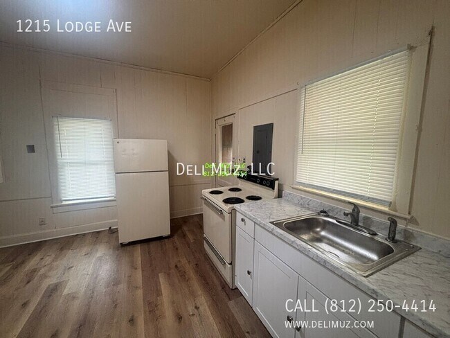 Building Photo - 1215 Lodge Ave