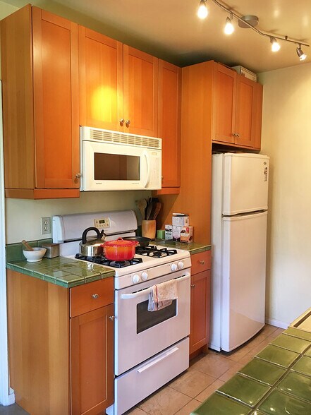 Kitchen 3 - 2426 Tesla Ter