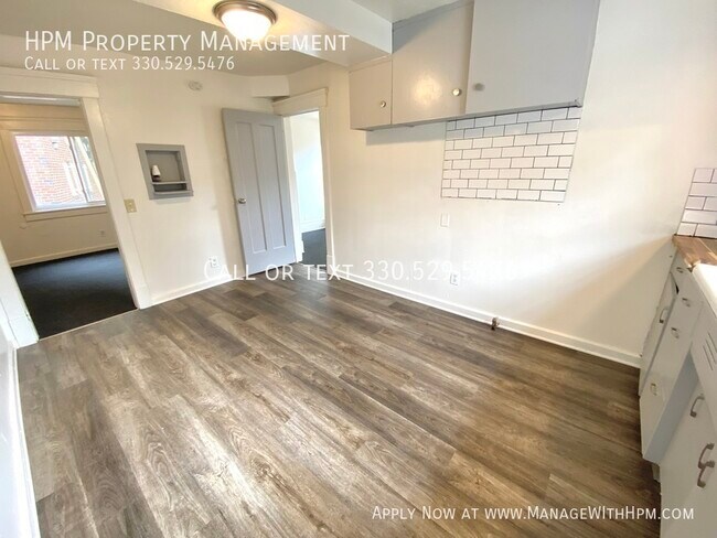 Building Photo - 1415 Yale Ave NW