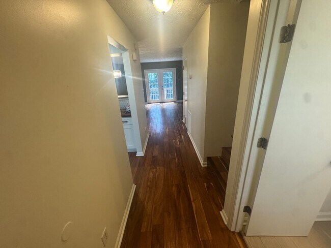 Building Photo - 625 Shadywood Ln