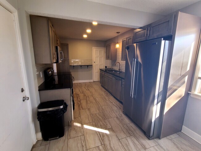 Building Photo - 5830 Paseo Blvd