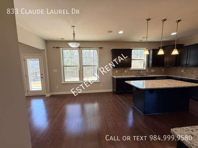 Building Photo - 833 Claude Laurel Dr