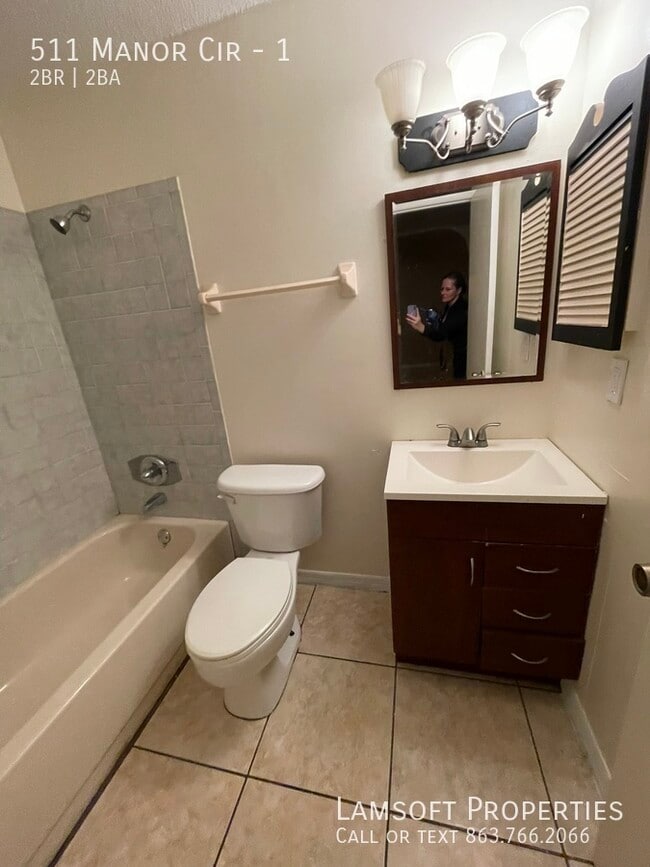Building Photo - 511 Manor Cir