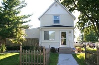 Building Photo - AVAILABLE AUGUST 1st! 3 Bedroom House w/ G...