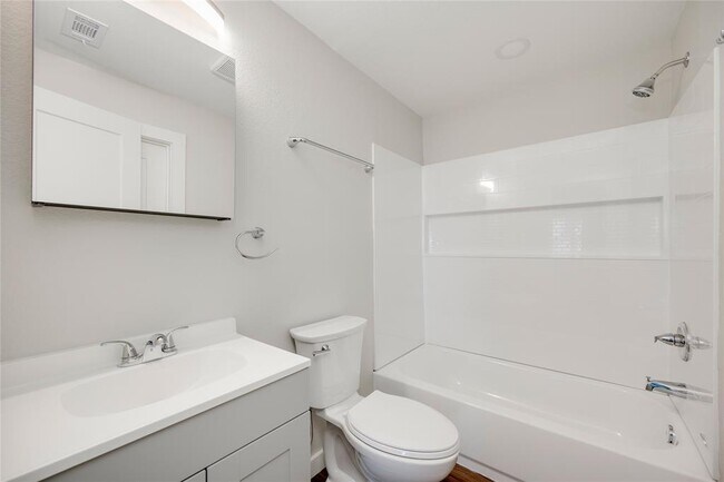 Building Photo - 809 N West St