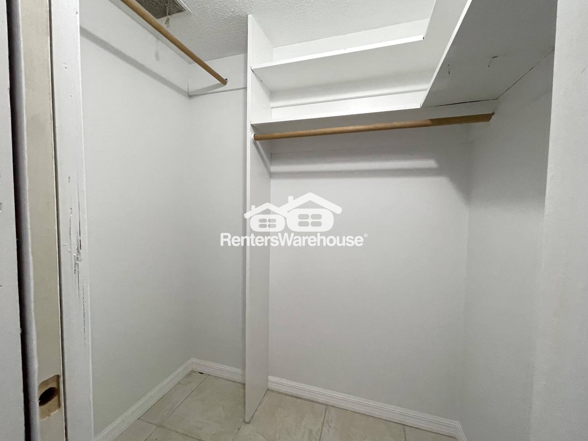 Building Photo - 561 Tarawitt Dr