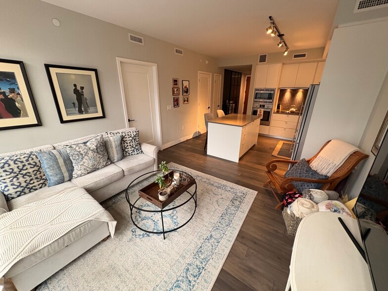 Family Room 2 - 1300 4th St SE